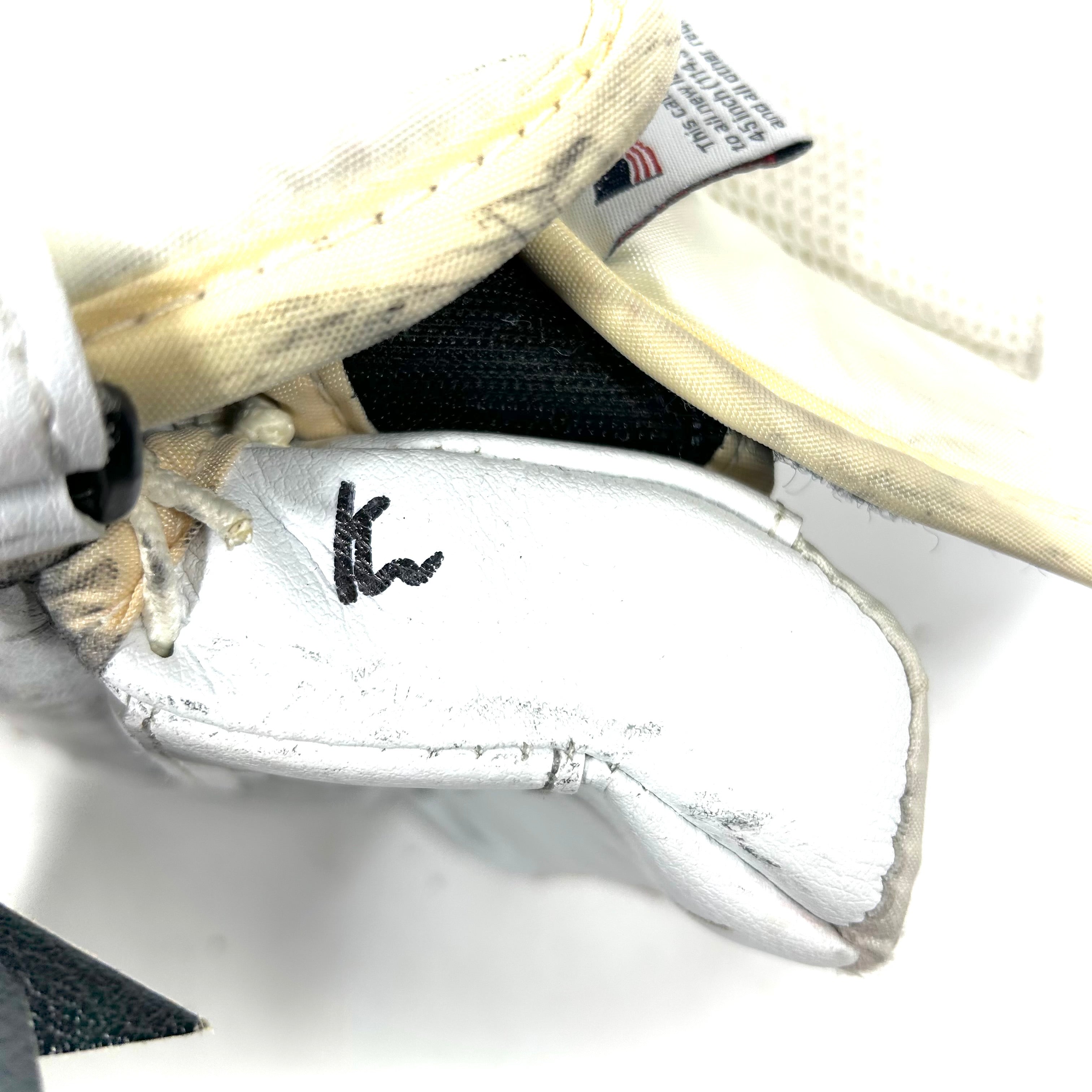 Vaughn Pro Custom - Gant de gardien de but NHL Pro Stock d'occasion - Joonas Korpisalo (blanc)